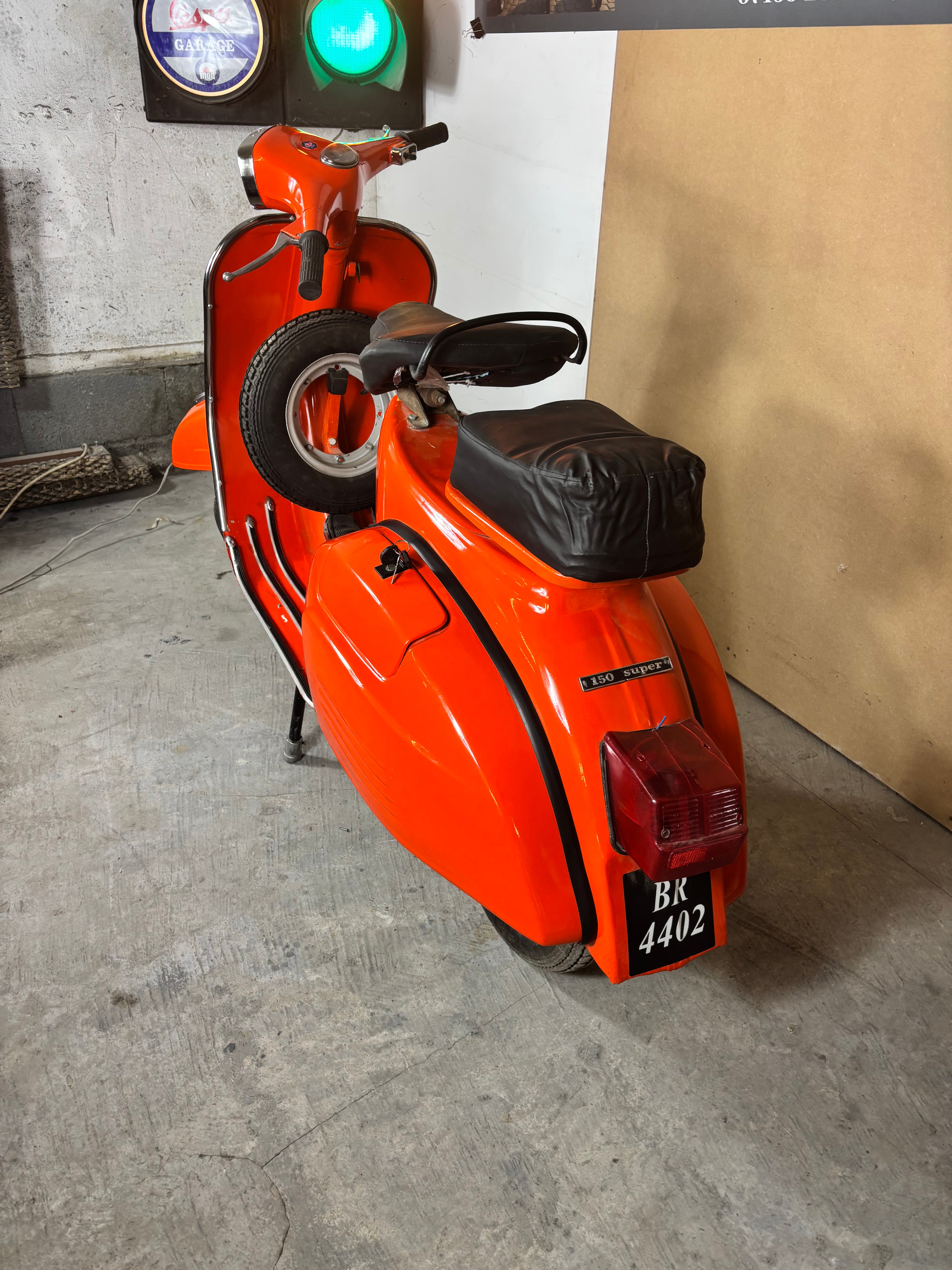 Vespa Super 150 1972 Orange No 814
